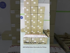 PH HeartStart sur place Pour adultes, le DEA est équipé de plaquettes électrodiques de défibrillation